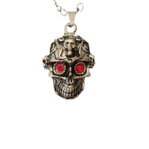 BETSEY JOHNSON SILVER DETAILED SKULL NECKLACE WITH RUBY EYES
